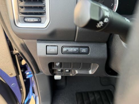 Used 2022 Nissan Frontier SV w/ Technology Package AWD/4WD image 30