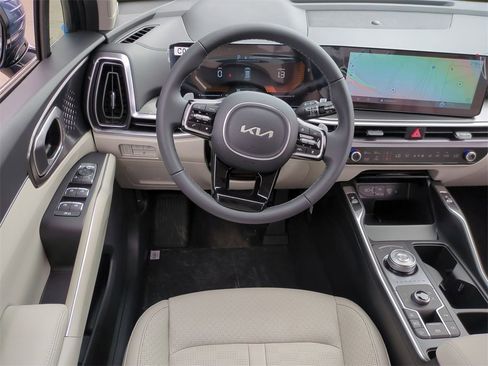 Certified 2025 Kia Sorento EX image 19