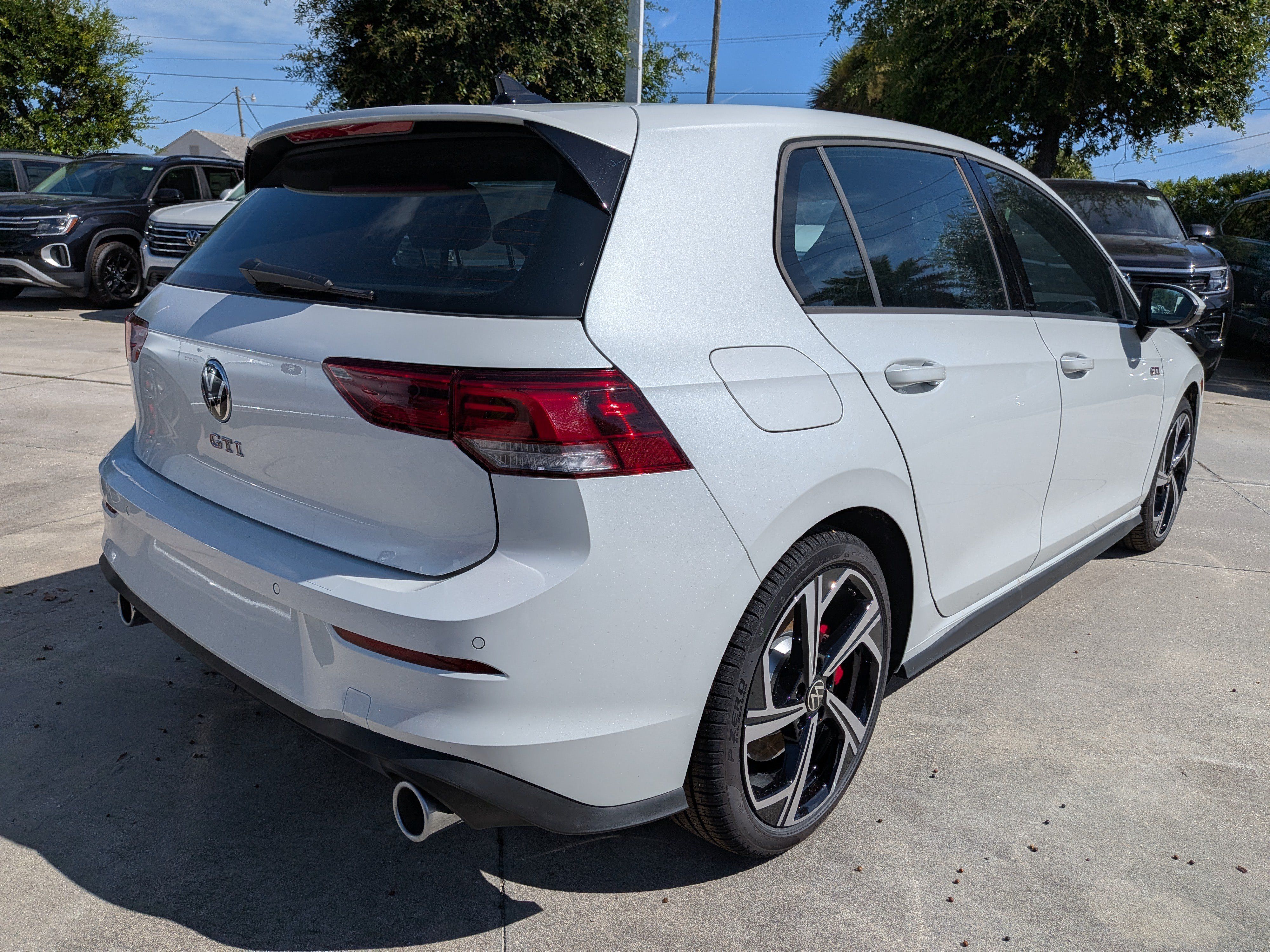New 2026 Volkswagen GTI SE FWD image 3