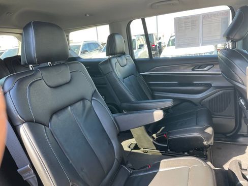 Used 2023 Jeep Grand Cherokee L Limited w/ Black Appearance Package AWD/4WD image 22