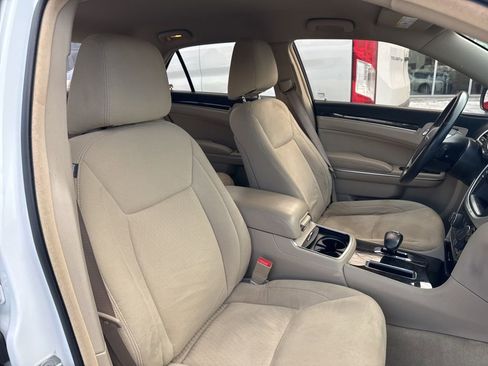 Used 2012 Chrysler 300 Base image 18