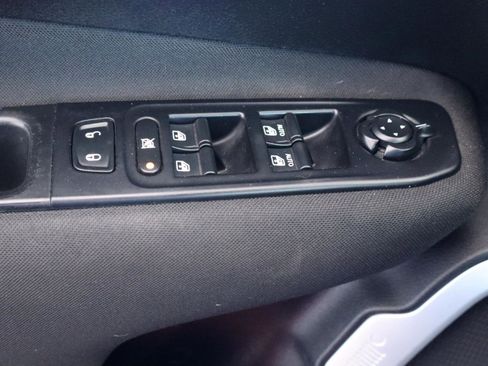 Used 2018 Jeep Renegade Latitude w/ Popular Equipment Group FWD image 27