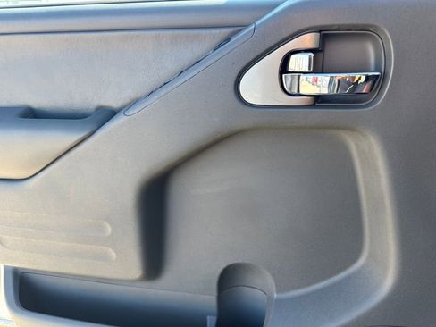 Used 2019 Nissan Frontier SL image 19