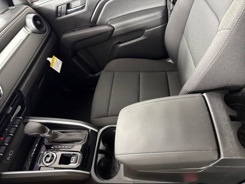 Used 2024 Chevrolet Colorado LT w/ LT Convenience Package II image 18