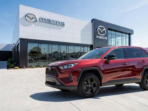 Used 2022 Toyota RAV4 LE image 5