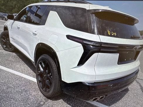 Used 2025 Chevrolet Traverse RS AWD/4WD image 3