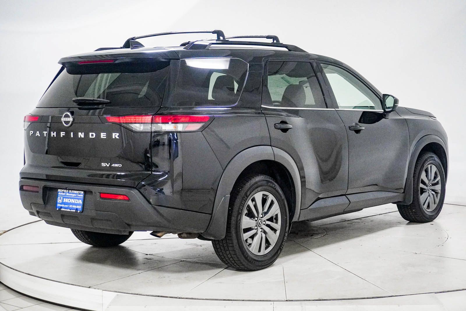 Used 2022 Nissan Pathfinder SV AWD/4WD image 11