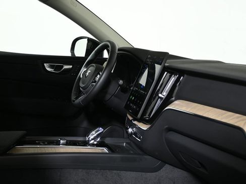 Used 2026 Volvo XC60 B5 Plus w/ Protection Package Premier AWD/4WD image 8