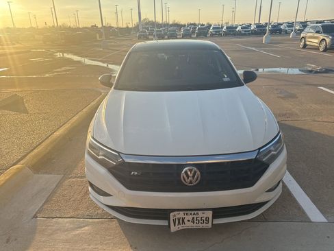Used 2020 Volkswagen Jetta R-Line image 2