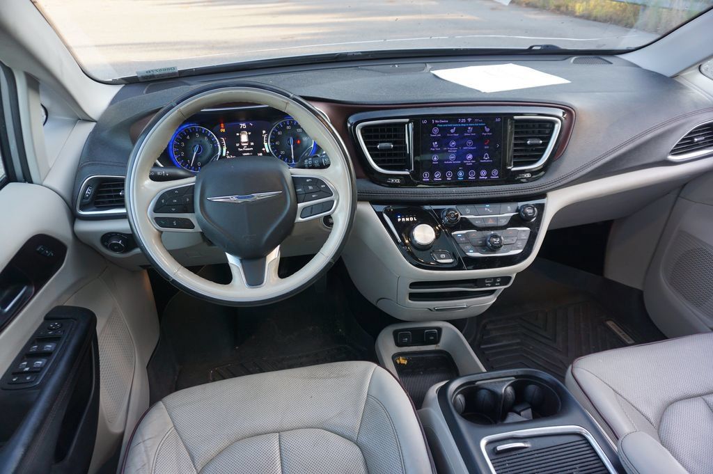Used 2020 Chrysler Pacifica Limited FWD image 5
