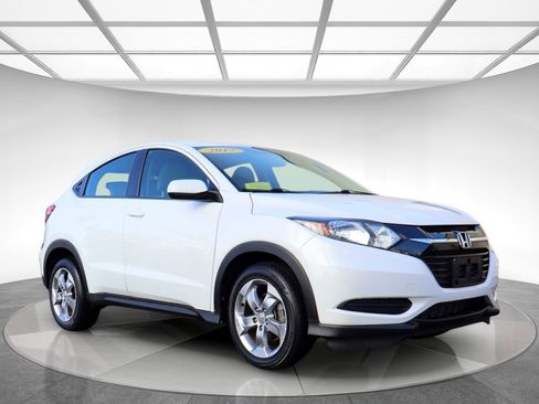 Used 2017 Honda HR-V LX image 3