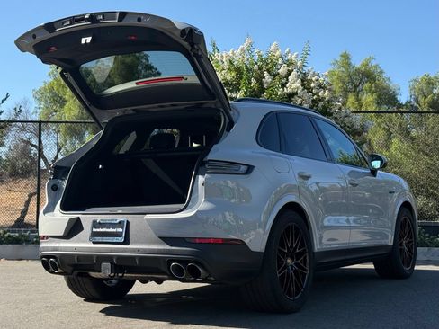 Used 2026 Porsche Cayenne S AWD/4WD image 30