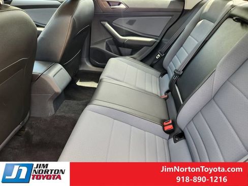 Used 2025 Volkswagen Jetta SE FWD image 30