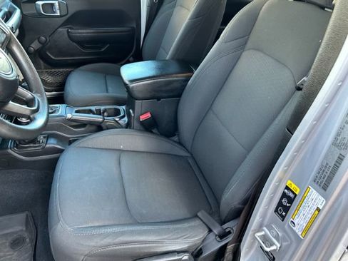 Used 2022 Jeep Gladiator Sport image 10