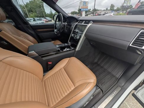 Used 2018 Land Rover Discovery HSE AWD/4WD image 9