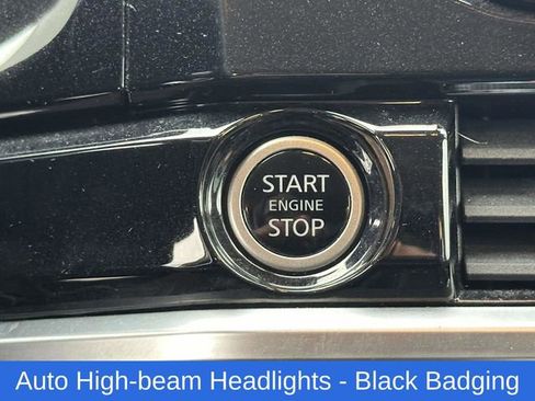 Used 2022 Nissan Pathfinder SV w/ SV Black Package image 10