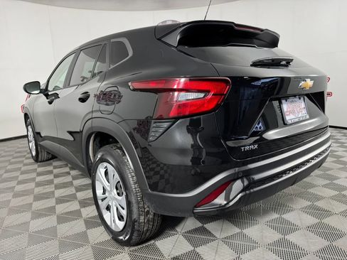 Used 2024 Chevrolet Trax LS w/ Driver Confidence Package image 25