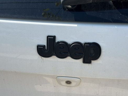 Used 2016 Jeep Cherokee High Altitude FWD image 19