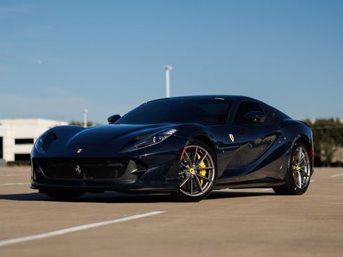 Used 2021 Ferrari 812 GTS image 4