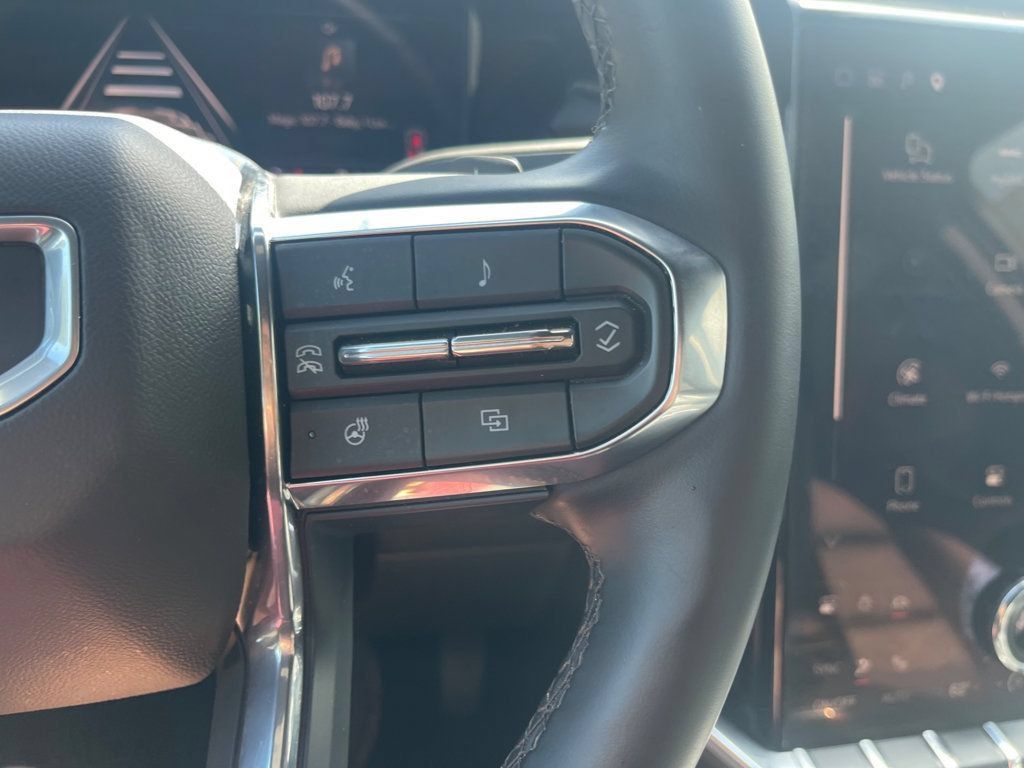 Used 2026 GMC Acadia Elevation w/ Elevation Premium Package FWD image 18