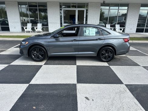 Used 2024 Volkswagen Jetta SE w/ Panoramic Sunroof Package FWD image 1