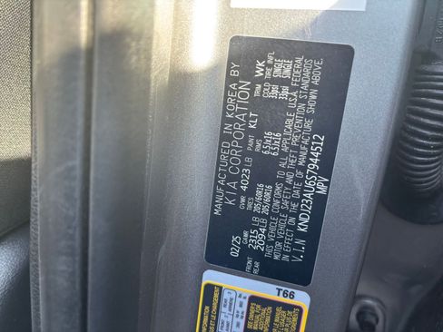 Used 2025 Kia Soul LX w/ LX Technology Package FWD image 23