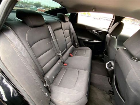 Used 2017 Chevrolet Malibu LT FWD image 19