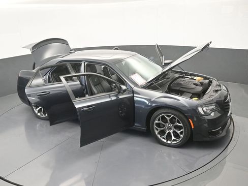 Used 2018 Chrysler 300 S w/ 300S Premium Group RWD image 71
