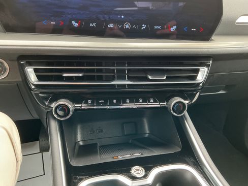 Certified 2024 Chevrolet Traverse LT AWD/4WD image 11