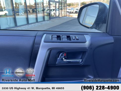 Used 2024 Toyota 4Runner SR5 AWD/4WD image 24