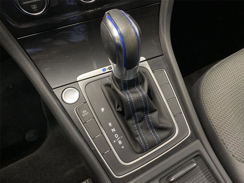 Used 2019 Volkswagen e-Golf SE w/ Driver Assistance Package FWD image 24