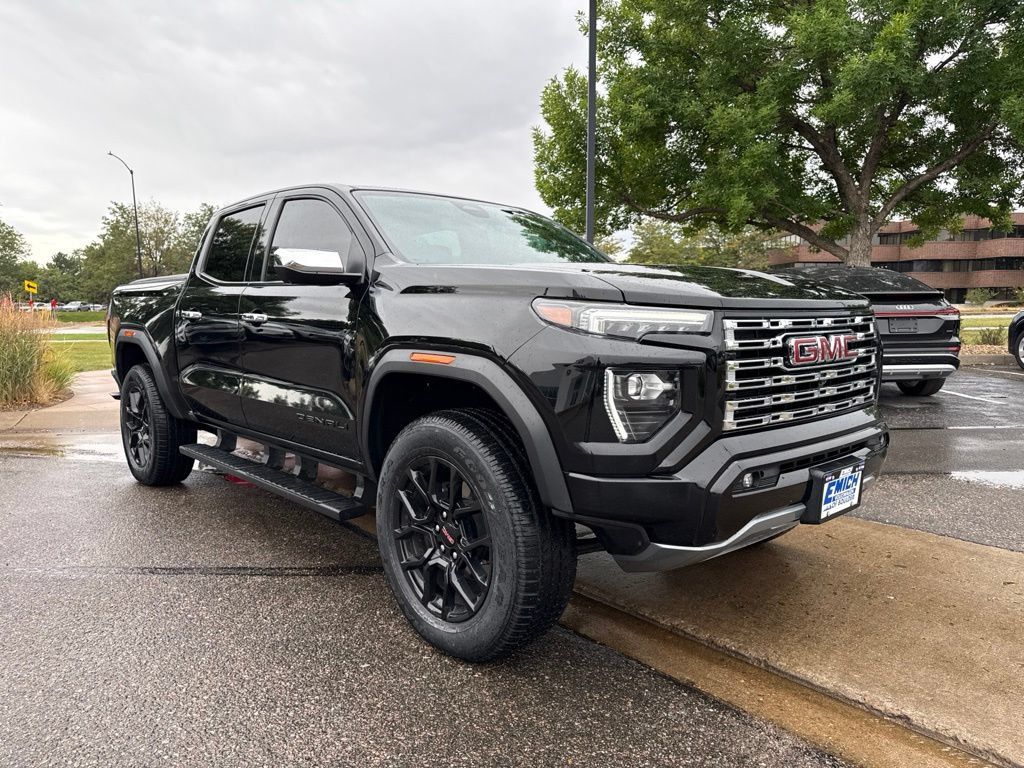 Used 2023 GMC Canyon Denali w/ Denali Black Edition AWD/4WD image 7