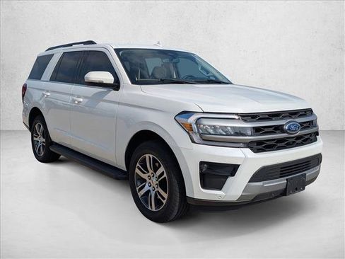 Used 2024 Ford Expedition XLT image 3