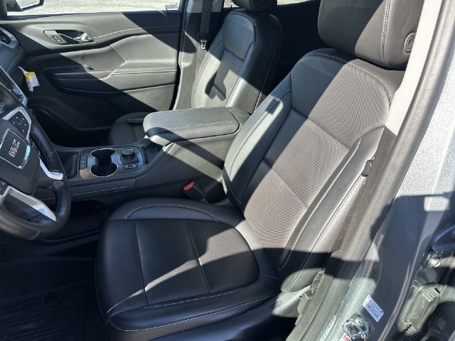 Used 2023 GMC Acadia SLT w/ Technology Package FWD image 16
