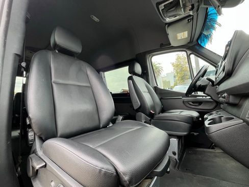 Used 2019 Mercedes-Benz Sprinter 2500 image 14
