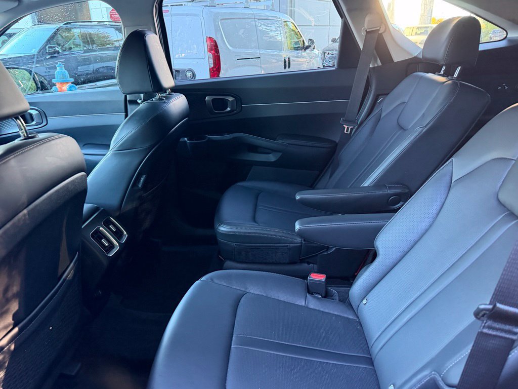 Used 2025 Kia Sorento EX w/ Panoramic Sunroof Package AWD/4WD image 9