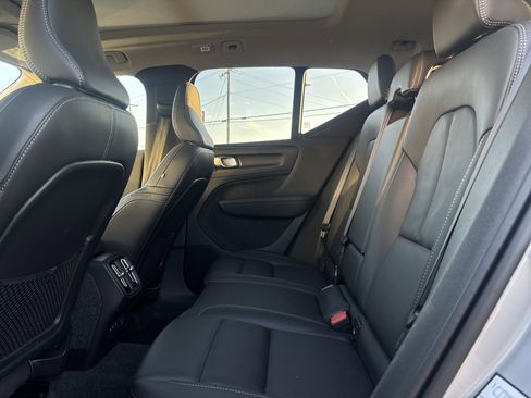 Used 2025 Volvo XC40 B5 Plus image 21