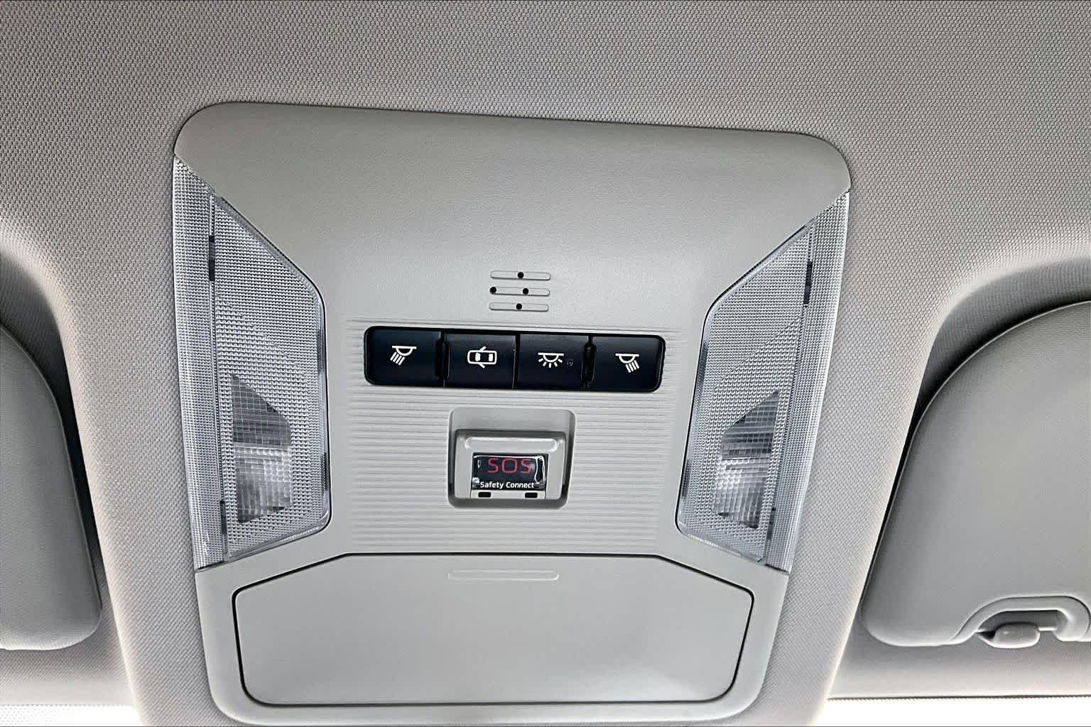 Used 2019 Toyota RAV4 LE w/ Carpet Mat Package AWD/4WD image 35