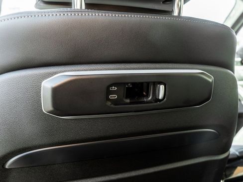 Used 2024 BMW X7 xDrive40i w/ M Sport Package image 26