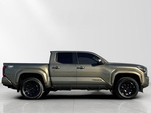 Used 2024 Toyota Tacoma TRD Sport image 2