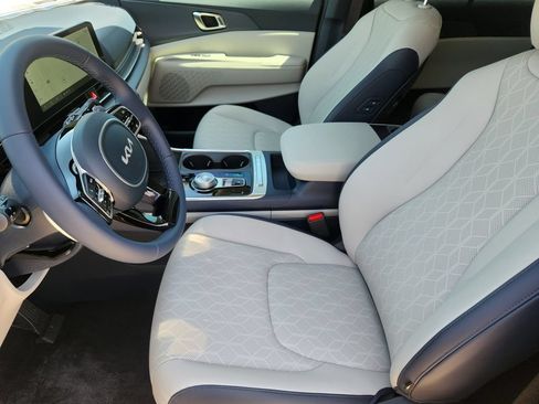 New 2026 Kia Carnival EX FWD image 11