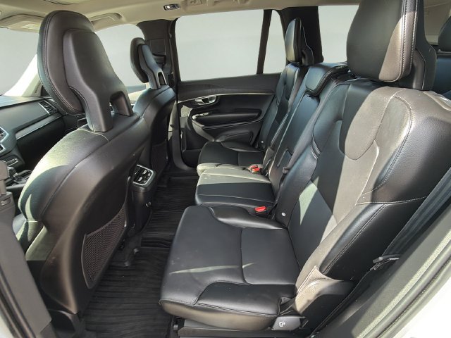 Used 2020 Volvo XC90 T5 Momentum FWD image 18