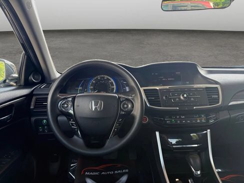 Used 2017 Honda Accord Hybrid Sedan image 26