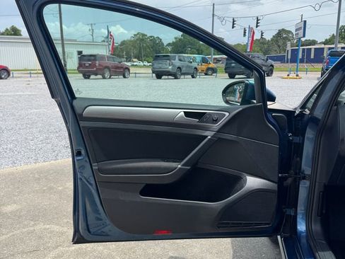 Used 2017 Volkswagen Golf S FWD image 8