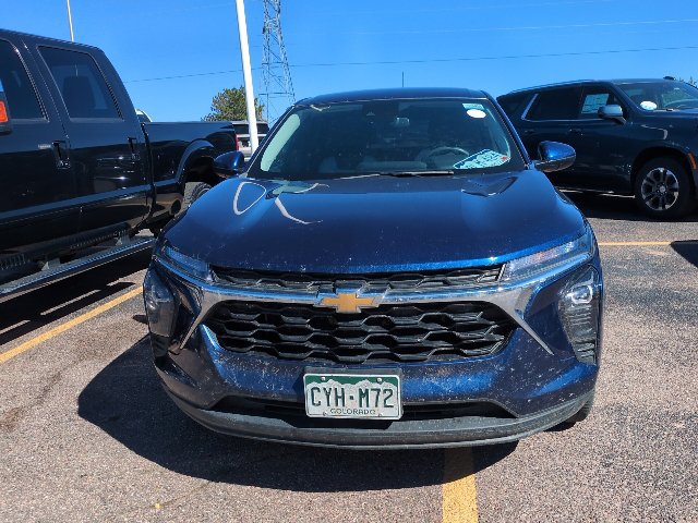 Used 2024 Chevrolet Trax LS w/ LS Convenience Package FWD image 2