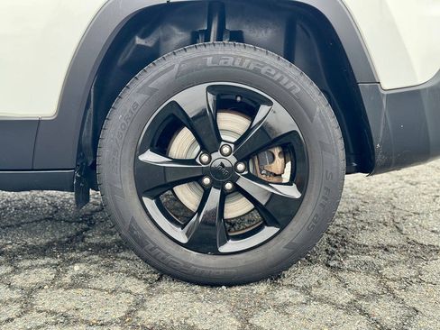 Used 2018 Jeep Cherokee Latitude w/ Altitude Package AWD/4WD image 36