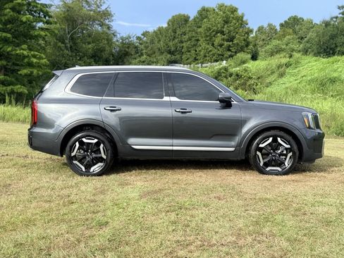 Used 2023 Kia Telluride S w/ S Sunroof Package FWD image 6