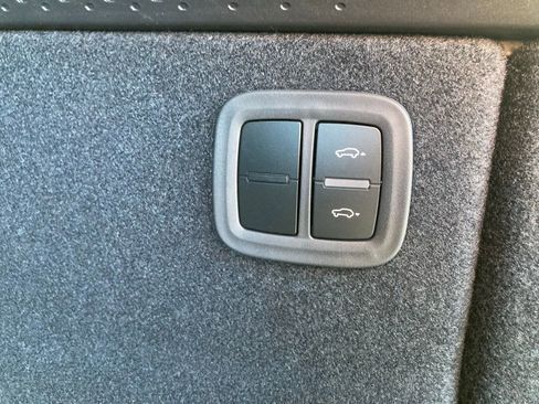 New 2025 Porsche Macan 4S Electric image 13