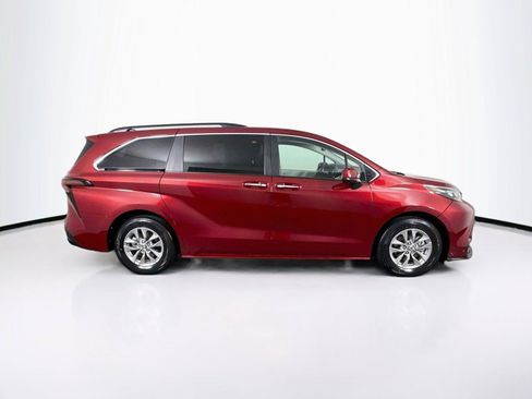 Certified 2026 Toyota Sienna XLE FWD image 11