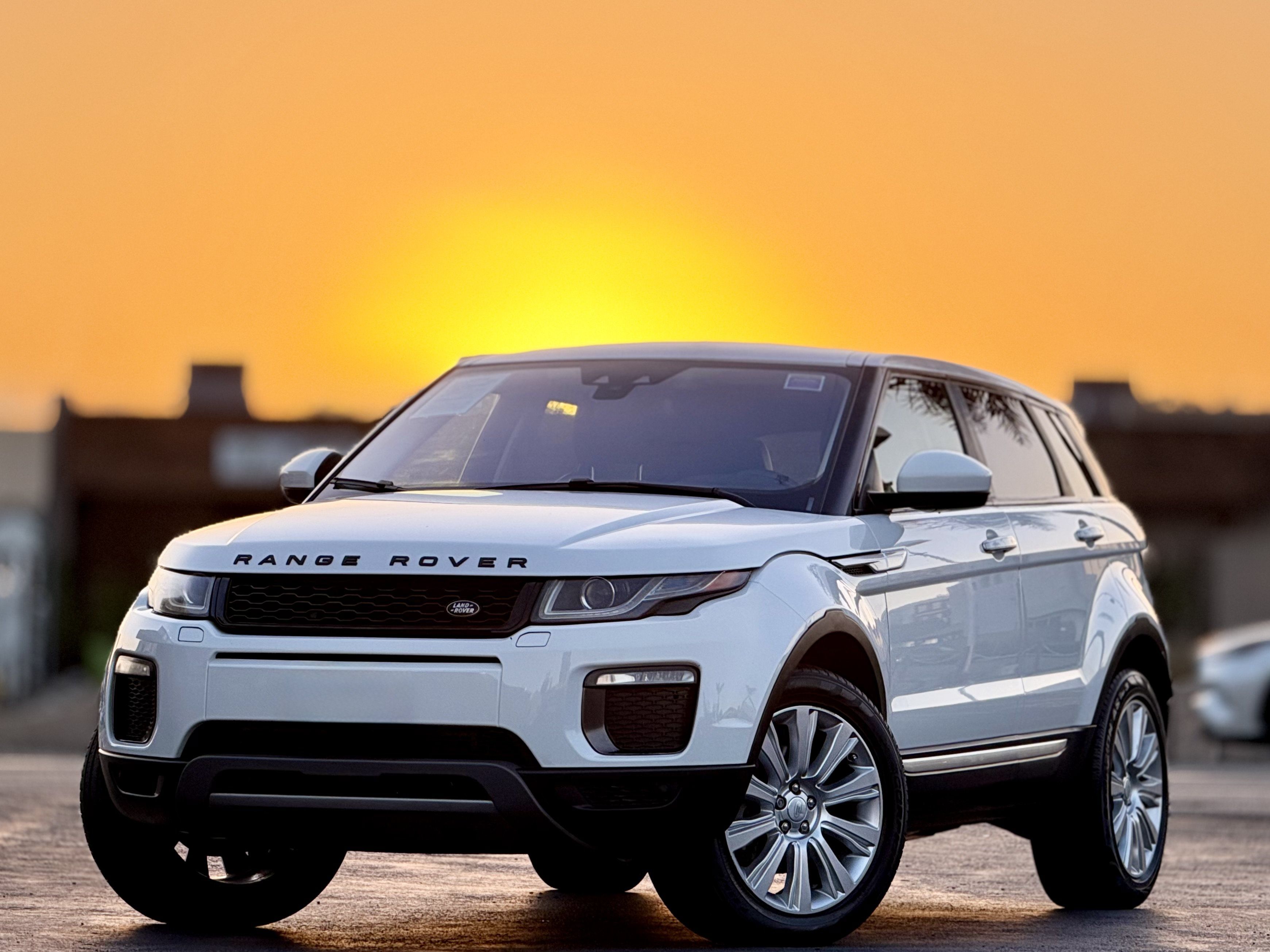 Used 2016 Land Rover Range Rover Evoque HSE AWD/4WD image 2